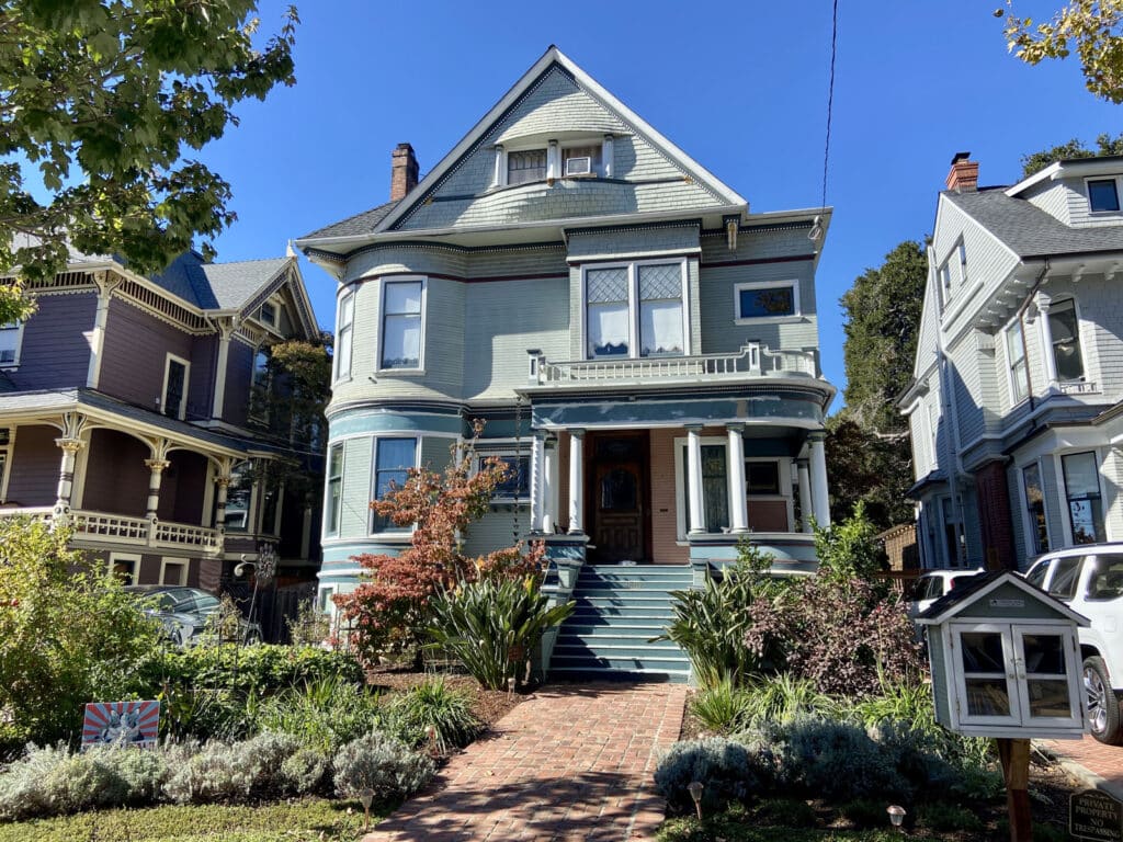 Alameda Post - 1007 Grand Street