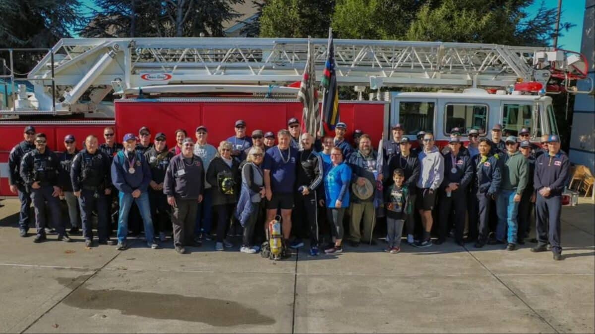 Alameda Post - A group photo of participants in the walk for suicide prevention