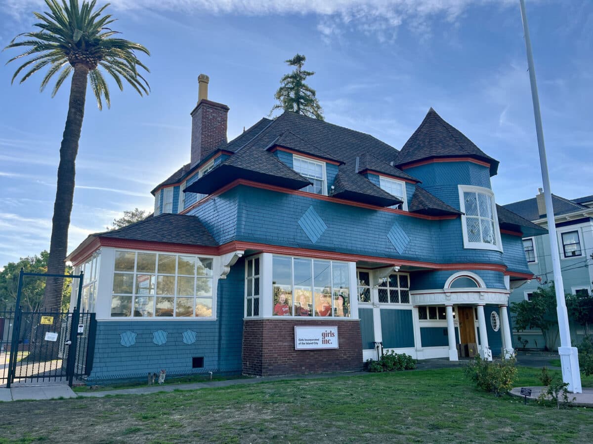 Alameda Post - A large home at 1724 Santa Clara, also called the Greenleaf House.