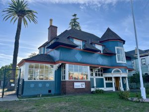 Alameda Post - A large home at 1724 Santa Clara.
