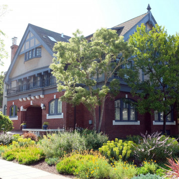 Alameda Post - "Don't Call Them Victorians" walking tour of the Gold Coast, April 23, 2022 – Home of Fredericka von Stade