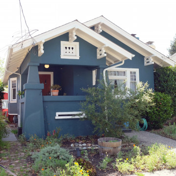 Alameda Post - "Don't Call Them Victorians" walking tour of the Gold Coast, April 23, 2022 – Craftsman style cottage