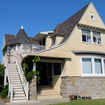 Alameda Post - "Don't Call Them Victorians" walking tour of the Gold Coast, April 23, 2022 – St. Charles St.