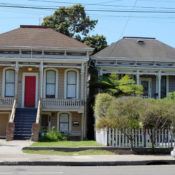 Alameda Post - "Don't Call Them Victorians" walking tour of the Gold Coast, April 23, 2022 – two Victorian-era homes with matching styles