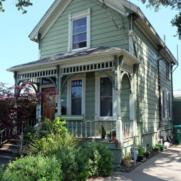 Alameda Post - "Don't Call Them Victorians" walking tour of the Gold Coast, April 23, 2022 – Carpenter's special house on Lincoln Ave.