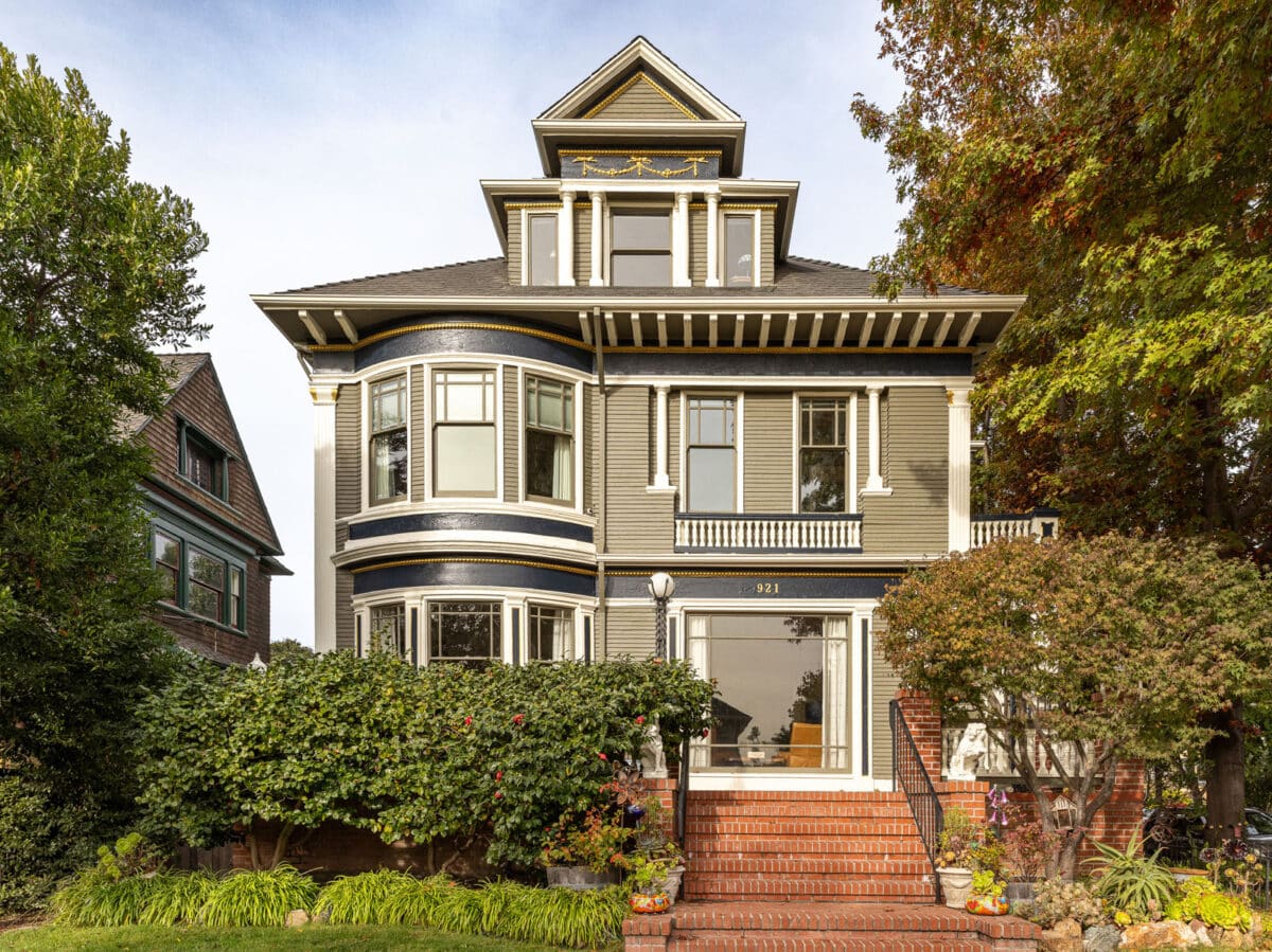 Alameda Post - the front of 921 Grand Street