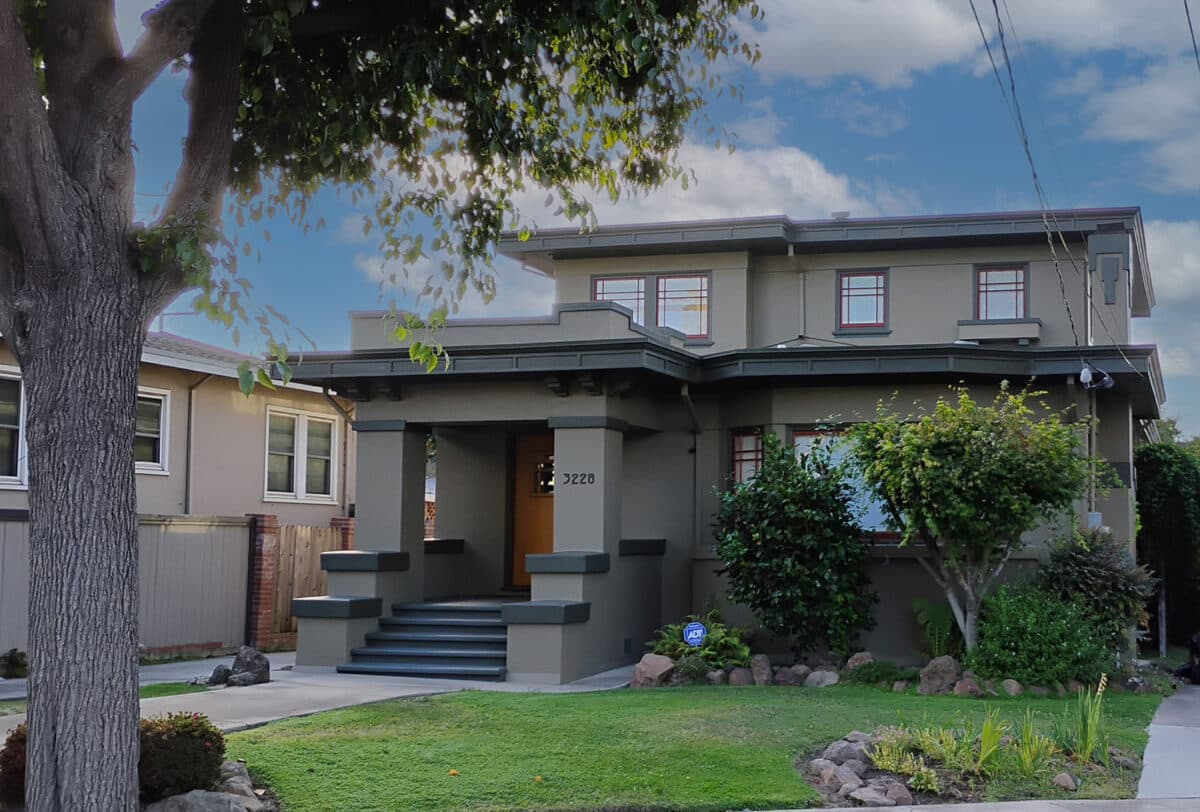 Alameda Post - Prairie-style home in Waterside Terrace. 