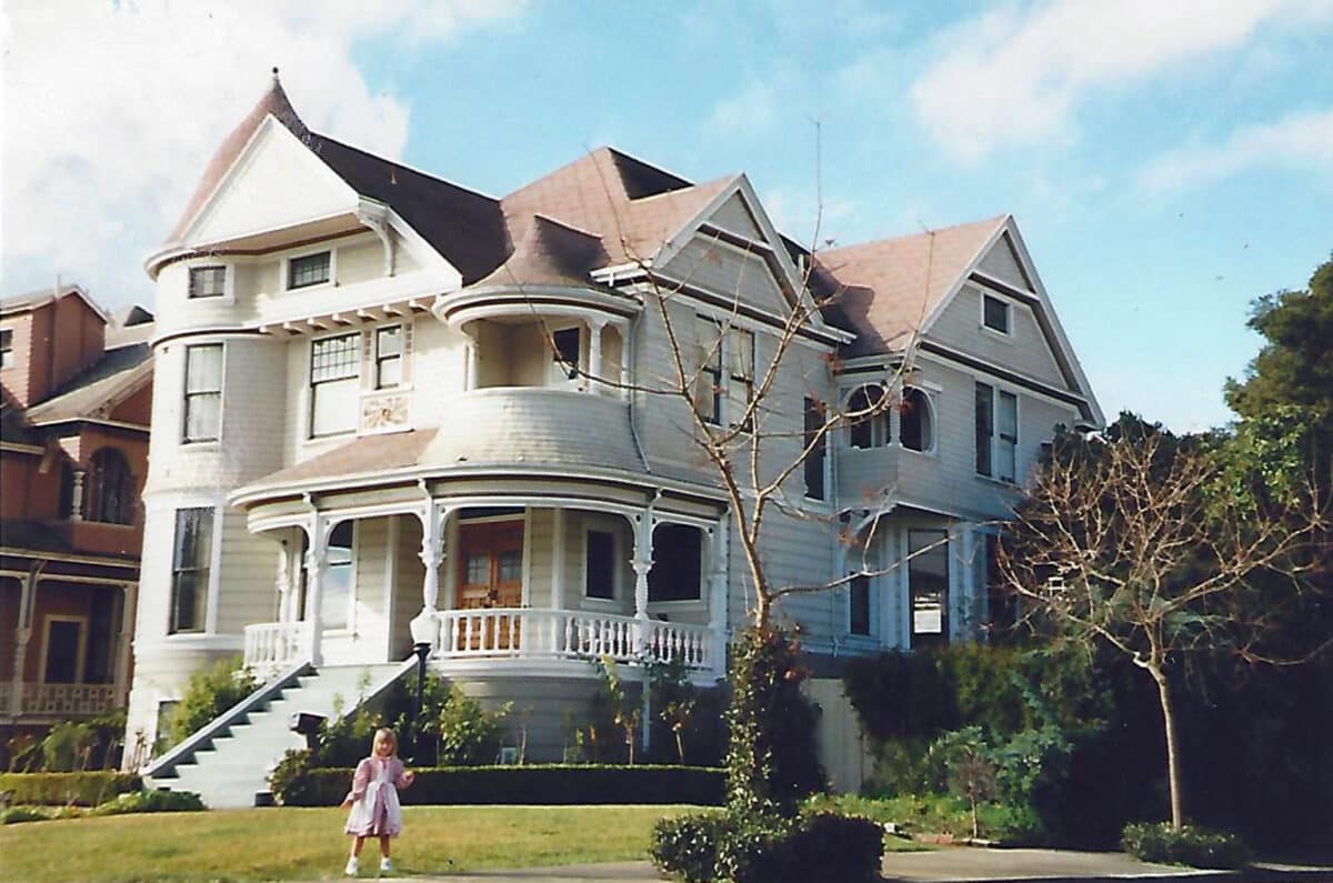 Alameda Post - a color photograph of 899 Union Street, with bright white fresh paint