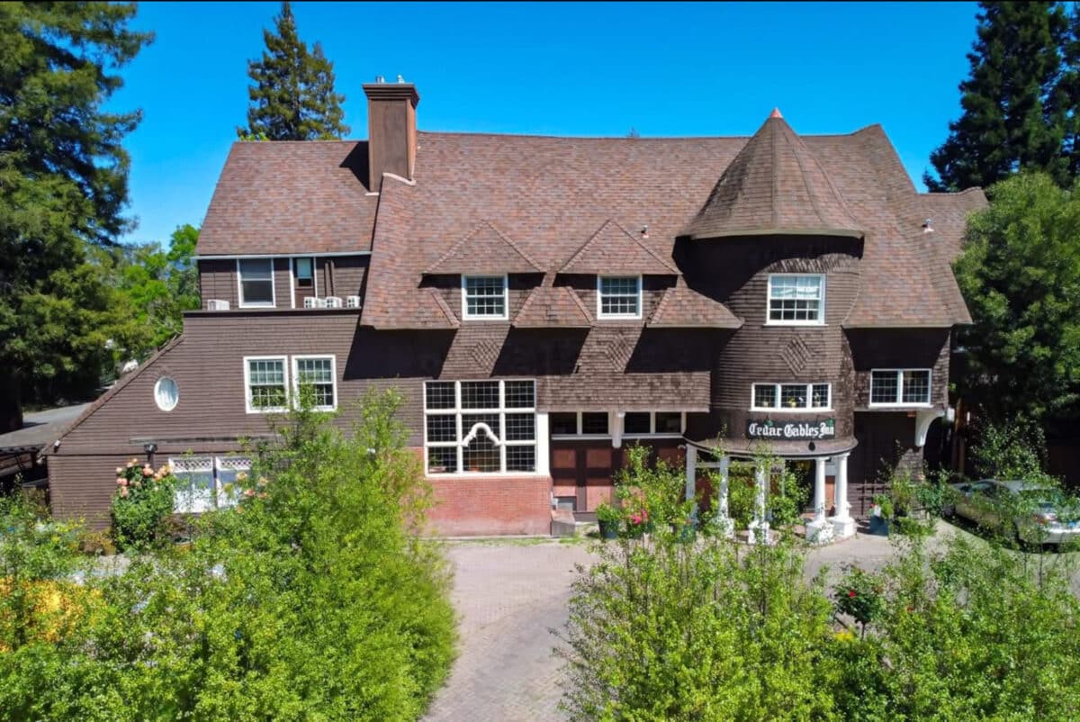 Alameda Post - Cedar Gables Inn.