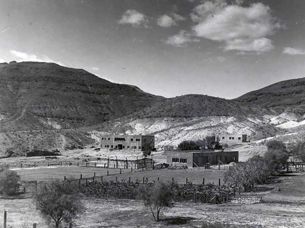 Alameda Post - a photo of Scotty's Castle under construction 
