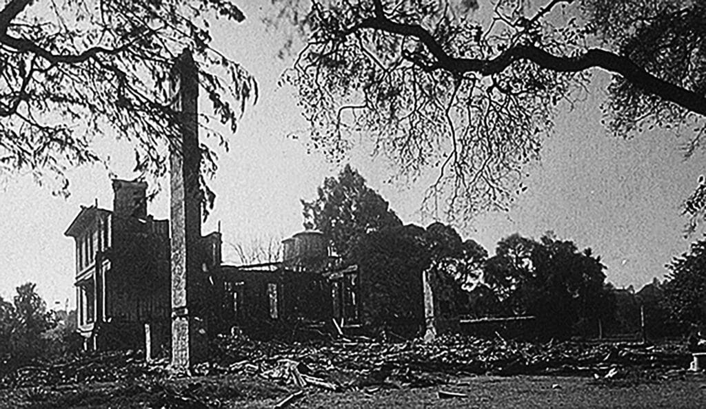 Alameda Post - a black and white photo of the ruins of the Cohen mansion