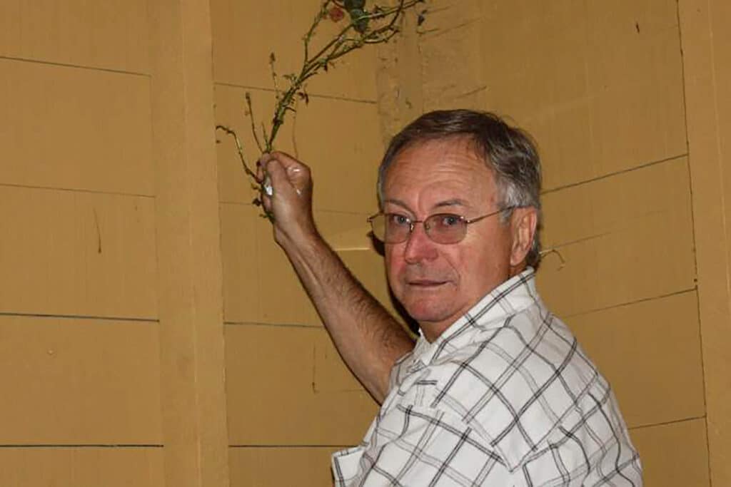 Alameda Post - George Gunn holds a portion of a plant