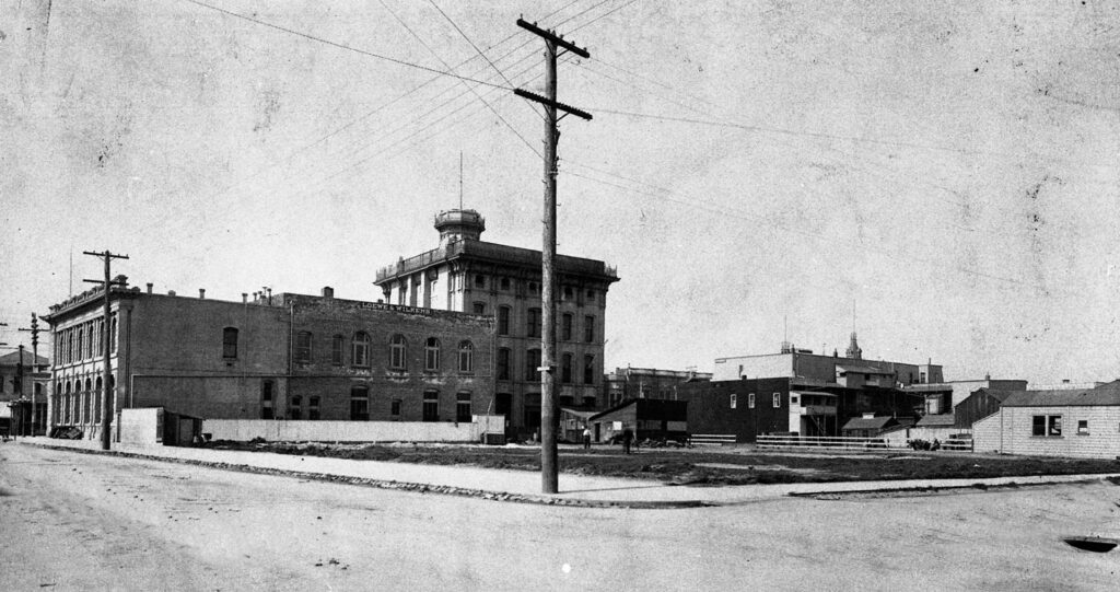 Alameda Post - a black and white photo of an old Post Office