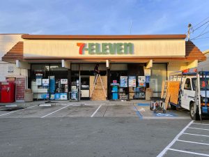 Alameda Post - 7-Eleven store on Buena Vista with front windows boarded up