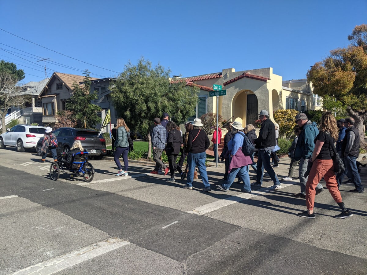 Alameda Post - Dennis Evanosky leads a walking tour of the original town of Alameda