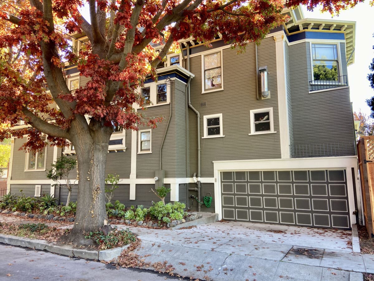 Alameda Post - the side of 921 Grand Street